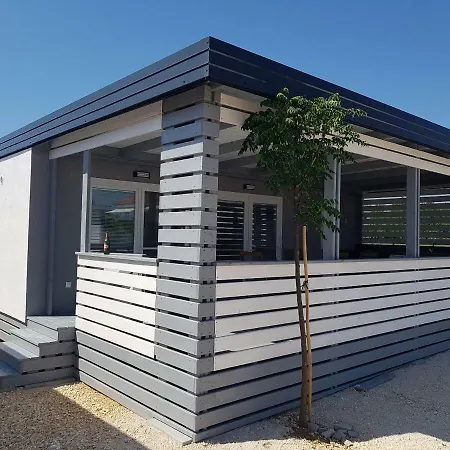 Holiday Homes Milan Dom wakacyjny Privlaka (Zadar)