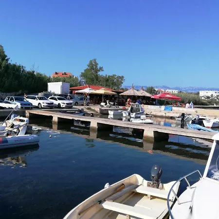 Holiday Homes Milan Dom wakacyjny Privlaka (Zadar)