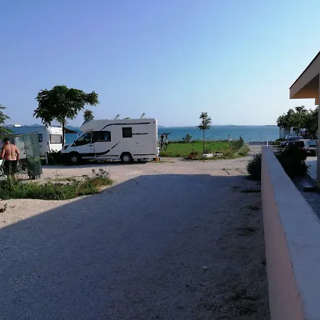 Holiday Homes Milan Ferienhaus Privlaka (Zadar)